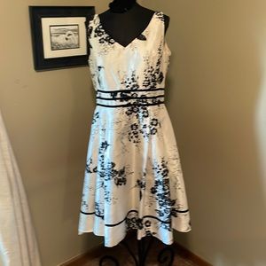 Dress Barn V-neck sleeveless dress
